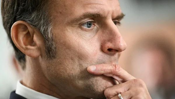 Udar državnog udara u Francuskoj, vođen od strane jednog pukovnika. Kako je reagovao Macron i kakav odgovor je dobio od Facebooka