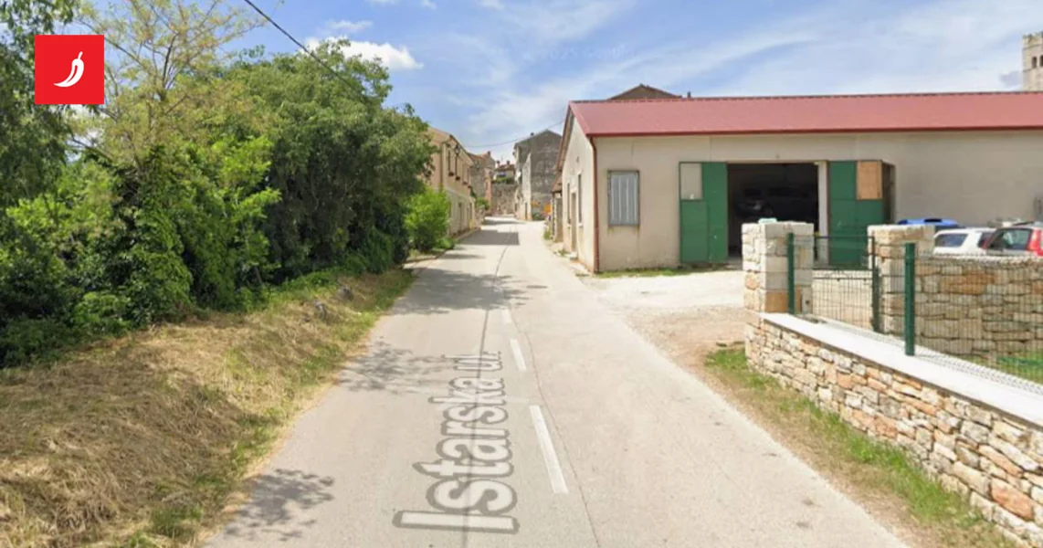 Sa 1,62 promila u Istri seo u traktor pa udario u zid i parkirani auto