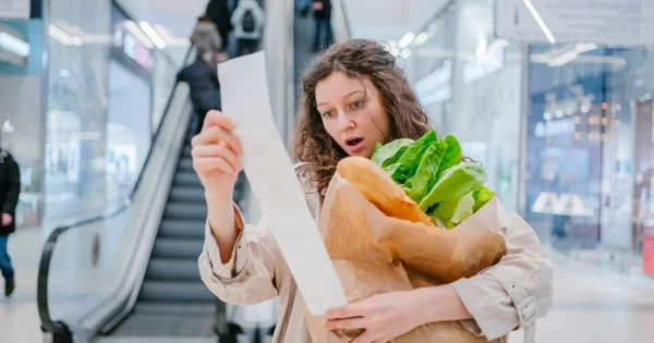 Rumunija ima najveću inflaciju u EU, 8,6% u novembru. Ekonomista: „Ljudi kupuju manje, iako zarađuju više”