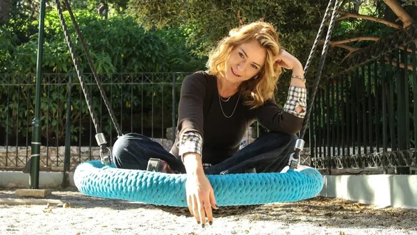 Ira Katsouda u Documento: «Ne se smejemo zato što je sve dobro, nego zato što nije» - Documento