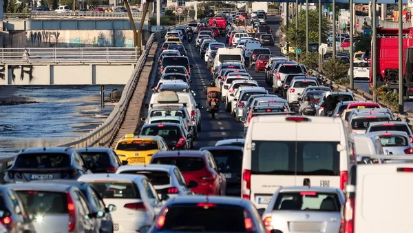 Atička Odos: Velike kašnjenja zbog saobraćajne nesreće - U 'crveno' Kifisos, Leoforos Athinon i Kifisias - Documento