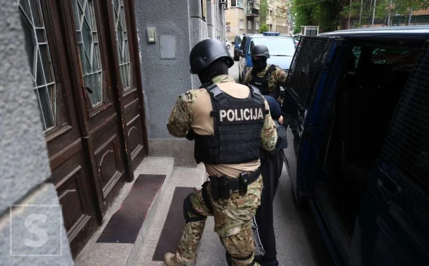 Sarajevo: Zbog pokušaja iznude 150.000 KM optuženo 5 osoba, među njima i inspektor Opštine Vogošća