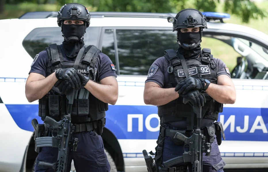 Policajac pred izraelskim veleposlanstvom ubio maloletnika