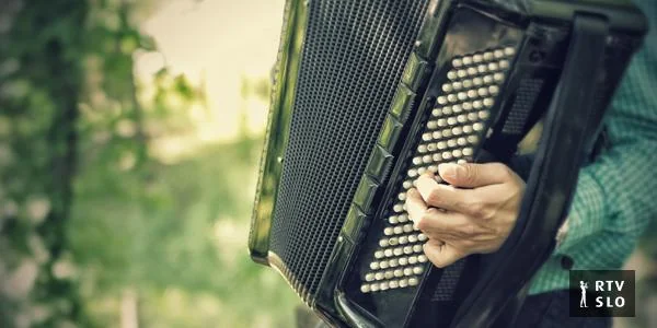 Zapisi iz močvare: Noćas je glas harmonike …