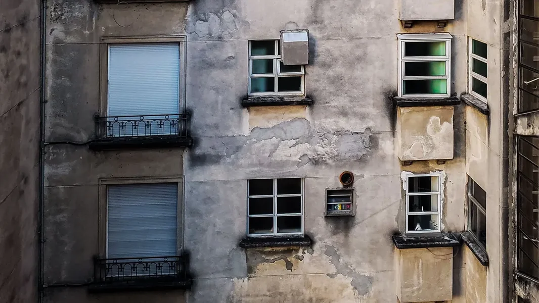 15 dece je živelo u stanu sa dve sobe – nadležni su otkrili užasne uslove