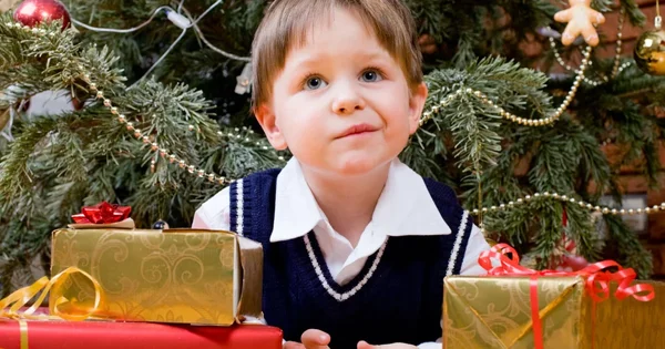 Zašto Evropljani ne bi trebalo da žele jeftine božićne poklone: kako EU teško bori onlajn trgovinu iz Kine (Politico)