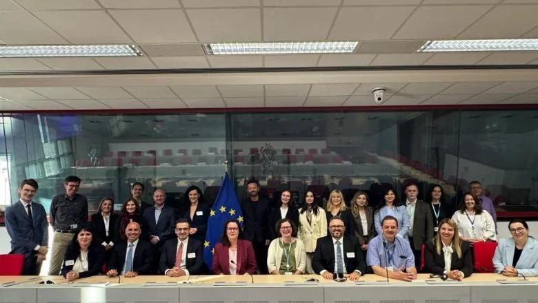 Albanija–EU, počinje koordinacija za implementaciju digitalnih carinskih sistema (VIDEO) - Shqiptarja.com