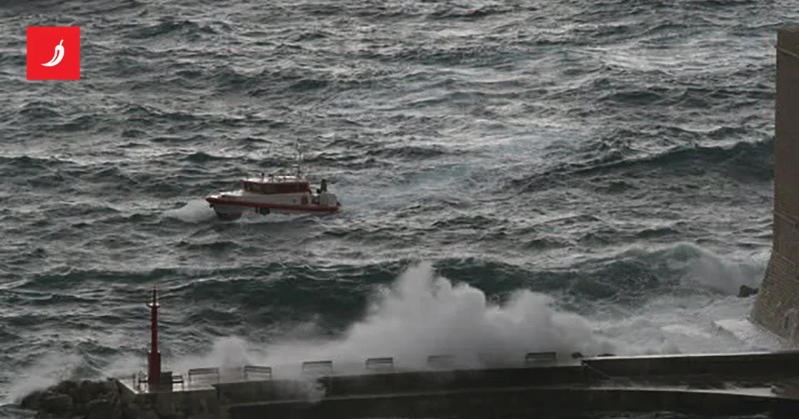 Muškarca talasi povukli u more ispod dubrovačkih zidina. Nakon 3 sata telo je izvučeno.