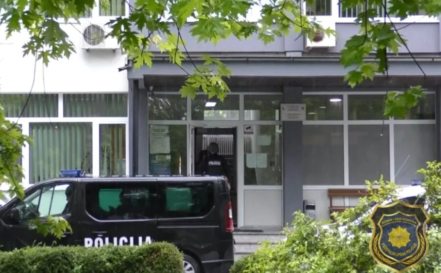 Platili asfaltiranje puta, a nisu bili nadležni: Uhapšene dvije osobe zbog zloupotrebe položaja