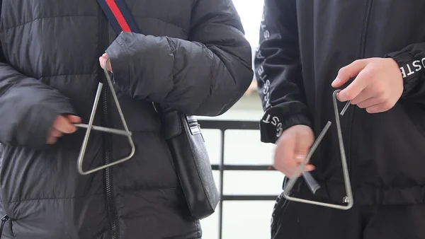 14-godišnjakinja je izašla da peva kolinde i pogođena je od strane automobila - Kako ju je pronašla medicinska sestra - Documento