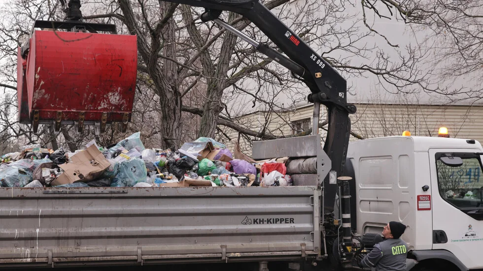 SO: Meganabavka za smeće obuhvata i sedam zona, ali u delu njih još uvek postoje pravni problemi.