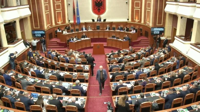 LIVE TELEVIZIJA- ‘Territorialja’ u Kuvendu/ Sinaj menja stav, očekuje se da glasa za! Opozicija: Rama ‘egzekutuje’ 15 opština! Odbijen zahtev DP-a da se ukloni sa dnevnog reda