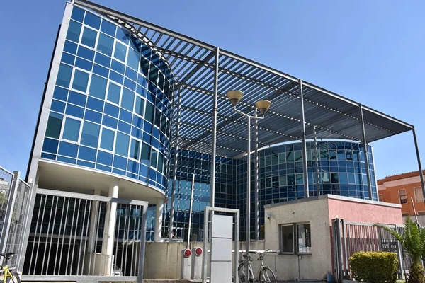 Nezakonita konkurencija, nelegalno lišavanje slobode, kršenje ravnopravnosti učesnika u tenderima / Akcija na AKSHI, SPAK: Delovali su kao organizovana kriminalna grupa