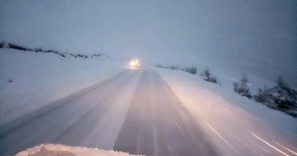 Upozorenje Infotrafic: Saobraćaj u zimskim uslovima u više okruga. Gde se beleže snežne padavine