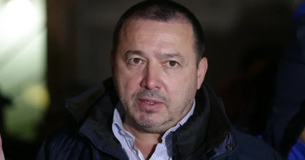 Bivši poslanik Cătălin Rădulescu, poznat kao 'Mitralijera', oslobođen u slučaju titule revolucionara. Odluka nije konačna.