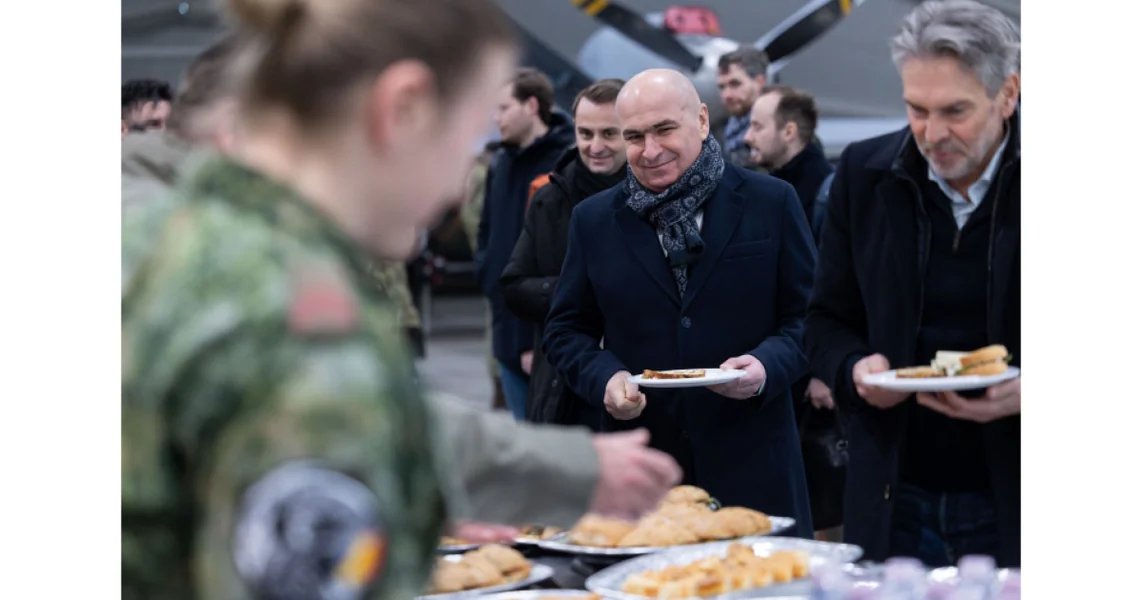 Ilie Bolojan i premijer Holandije su ručali u menzi, zajedno sa vojnicima baze vazduhoplovstva u Campia Turzii
