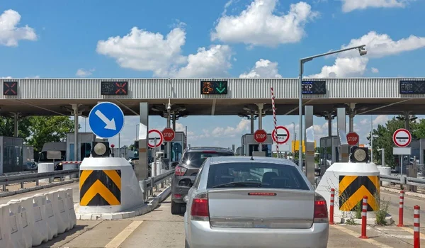 Vozač je prošao 51 put kroz naplatne stanice na autoputu, nije platio nikad i ostao je bez automobila