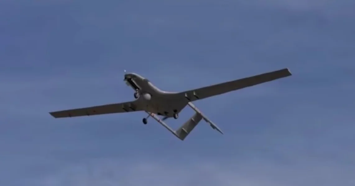 Moskva je bila meta stotina dronova: najmanje dvoje ljudi poginulo, a rafinerija je oštećena