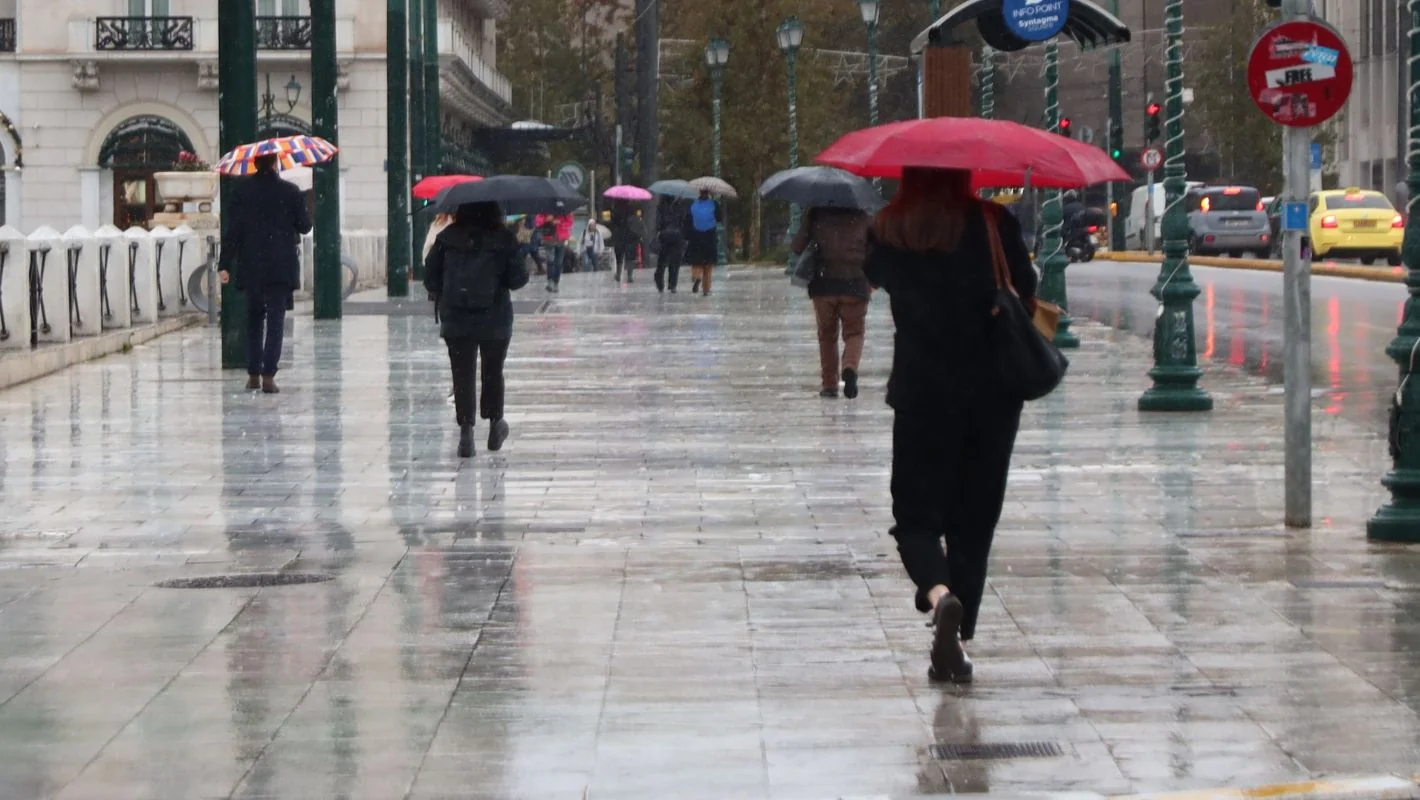 Kairos: Blaga zima do Nove godine i u pozadini kiše