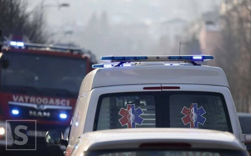 Saobraćajna nesreća u Sarajevu: Povređeno 5 osoba, među njima četvoro dece
