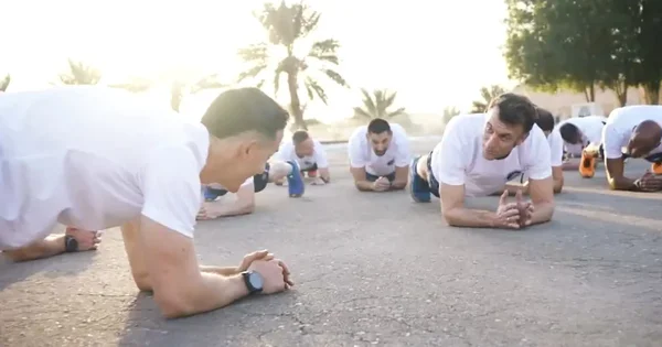 Emmanuel Macron se trenirao sa francuskim vojnicima u Ujedinjenim Arapskim Emiratima. Francuski predsednik napunio je 48 godina u nedelju.