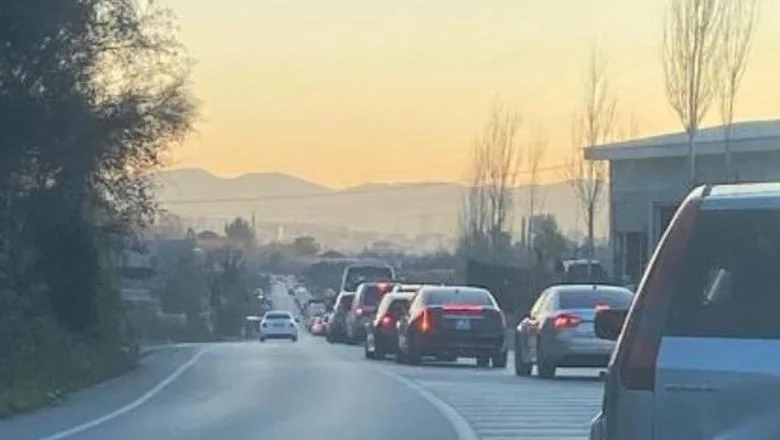 Novogodišnji praznici 'parališu' saobraćaj na Rrugës e Arbrit, veliki protok vozila