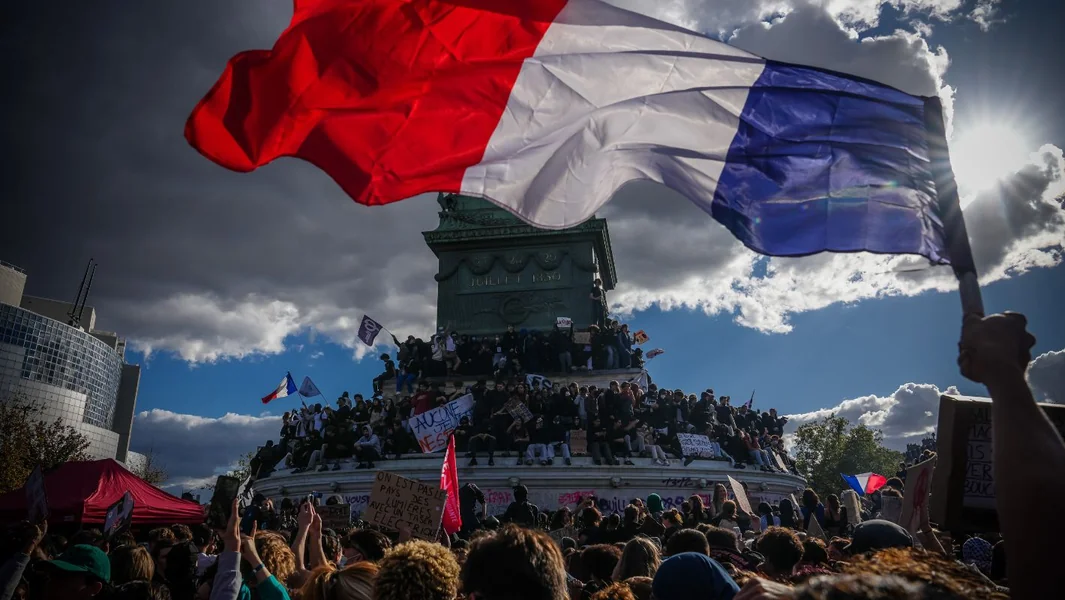 Francuska: Macron pod pritiskom posle incidenata – Žute jakne se vraćaju – Documento