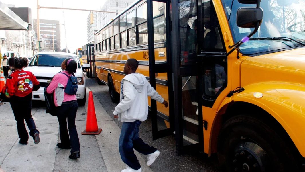 Marselj: Van naleteo na učenike - 11 povređenih - Documento