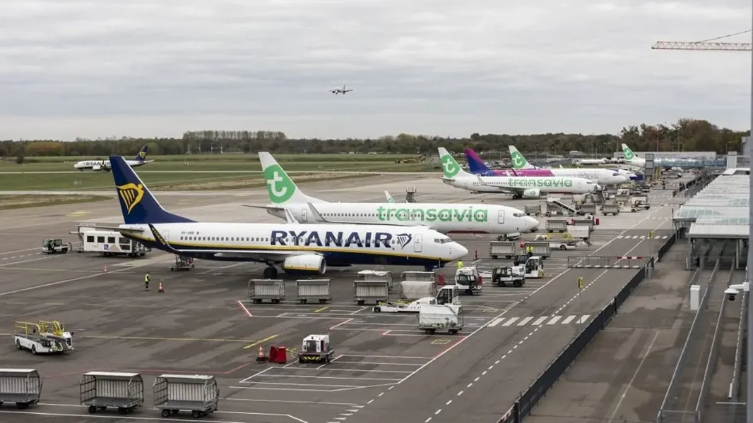 Posle haosa izazvanog snežnim nevremenom, ponovo dve piste rade na budimpeškom aerodromu - ORIGO