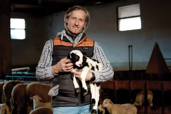 Dogodi se paradoks da naš Janez Janša dođe u Bruselj i zajedno protestuje sa poljoprivrednicima