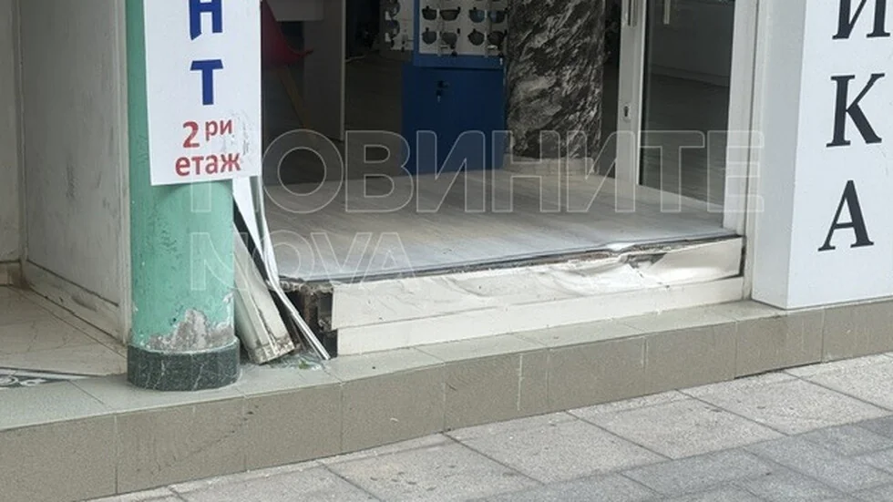 Patruljka se zabila u optiku u Burgasu posle potere