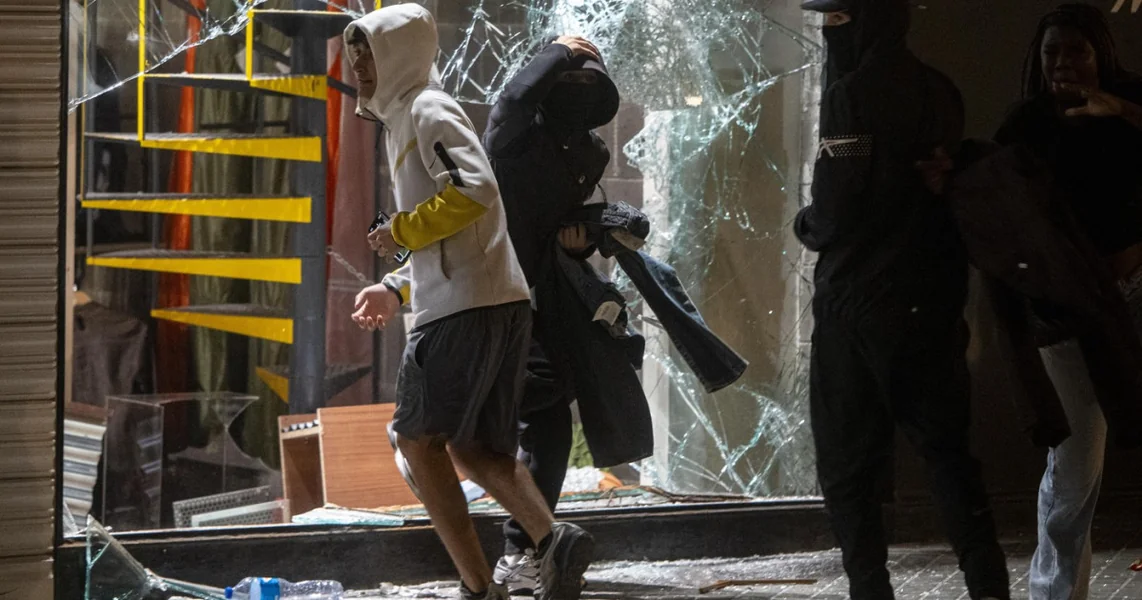 Lažne proteste, stvarne posledice: kako je fabricirana manifestacija u Barseloni, koja je dovela do pljački i nasilja