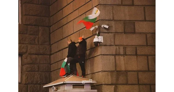 Zavet nedelje: Obrat za 21 časova - vidi lica političara (Video)