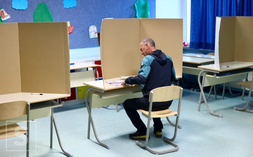 Problemi na biračkim mestima u Bijeljini: Velika nervoza među biračima