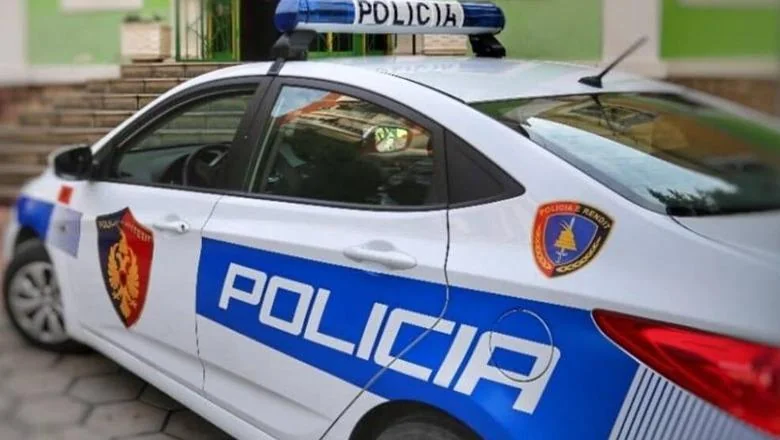 Uhvaćen dok je transportovao 6 sudanskih emigranata ka Tirani, uhapšen 23-godišnjak u Devollu
