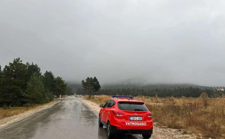 Kiša donijela veliko olakšanje vatrogascima na Čvrsnici, ali magla ograničava vidljivost