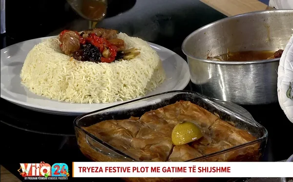 Brza baklava od gotovog testa i meso sa paprikama i sušenim šljivama / Današnji recepti