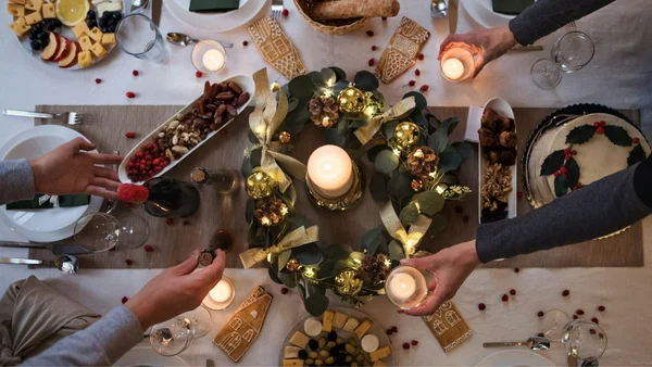 Praznici bez stresa: praktični saveti za preživljavanje na božićnom stolu