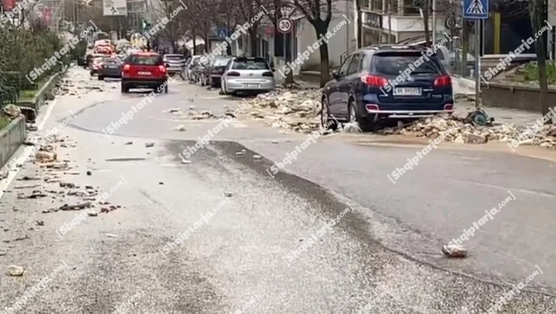 Inertni ostaci na ulicama posle kiše! Oko 70 preduzeća oštećeno u naselju '18. septembar' u Gjirokastru (VIDEO)