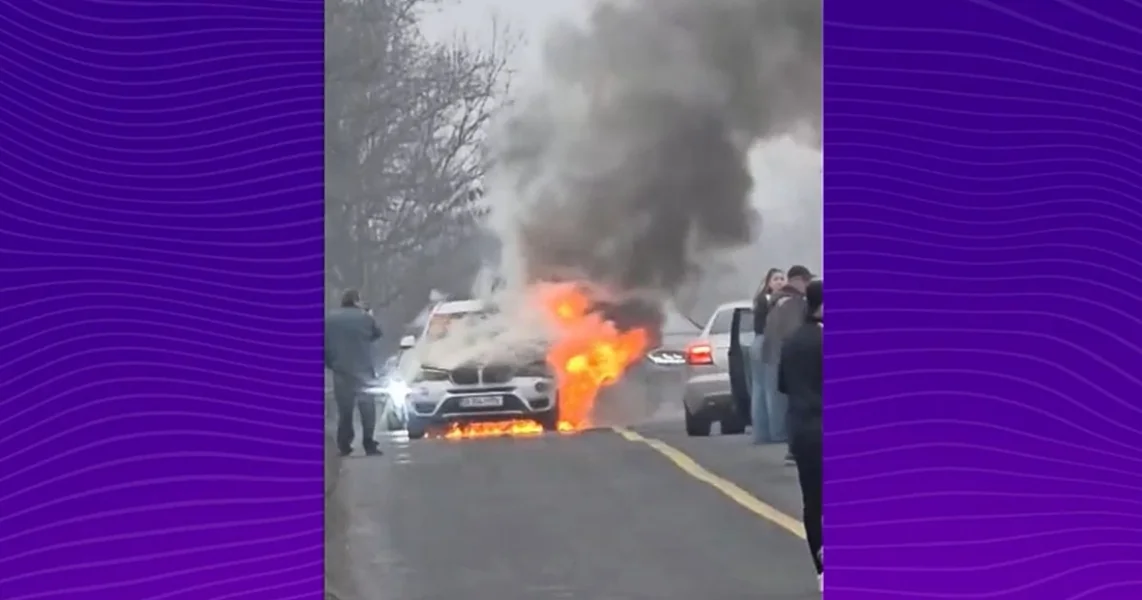 Automobil u plamenu na obilaznici oko Bukuresta. Saobraćaj je blokiran, stotine vozača su pogođeni.