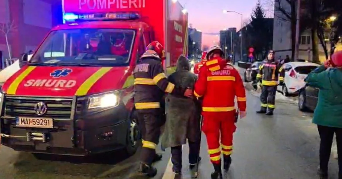 Eksplozija u zgradi u Alba Iulii: desetine ljudi evakuisano, dvoje povređeno. Muškarac sa teškim opekotinama biće odveden u inostranstvo