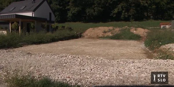 Porodica poslanika Mijiča posle izbora počela da gradi kuću od 320 kvadratnih metara. Odakle novac?