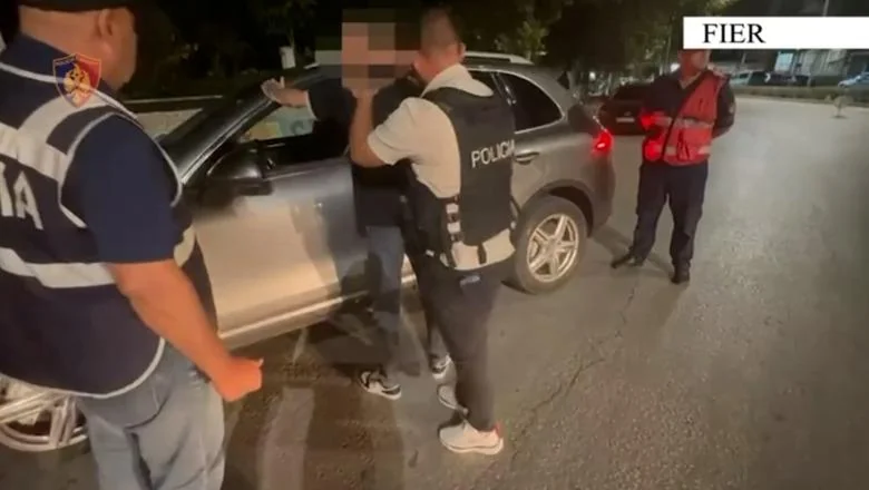 Fier/ Transportovao 4 lingota zlata i 9 zlatnih novčića, kontrabanda, uhapšen 30-godišnjak! Oduzet i Porsche Cayenne (EMRI+VIDEO) - Shqiptarja.com