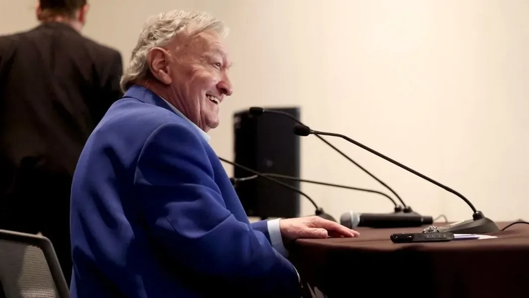 Umro svetski poznati švajcarski pisac - ORIGO