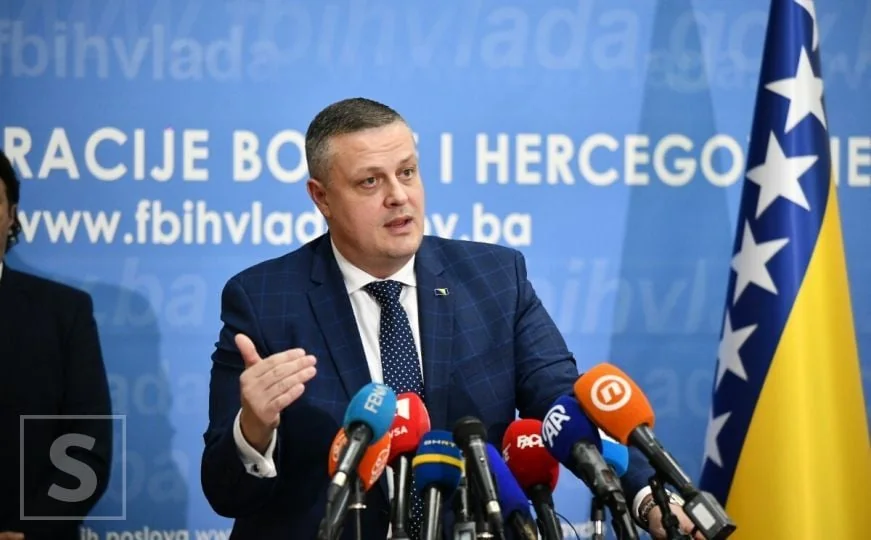 Mijatović odgovorio DF-u i SBiH-u: Vaš tata i šef je Bakir Izetbegović, čemu nervoza?