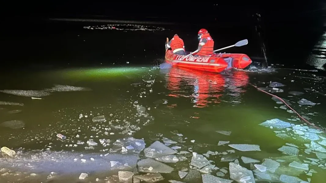 Led se srušio ispod dece, utopili su se u vodnom rezervoaru.