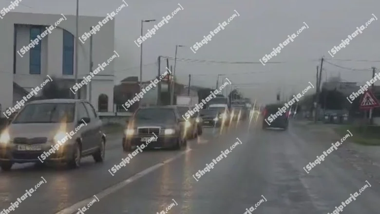 Elbasan/ Radovi na proširenju Koridora VIII, saobraćaj opterećen na nekoliko segmenata puta Librazhd–Elbasan (VIDEO) - Shqiptarja.com