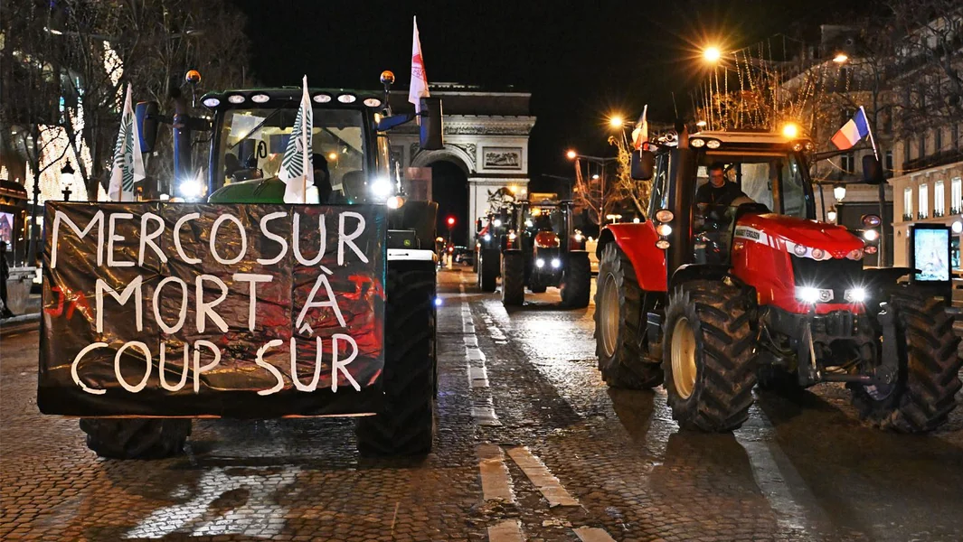 Francuska: Protest seljaka protiv Mercosur - Više od 350 traktora u Parizu - Documento