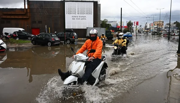 Nepogoda: Ulice pretvorene u reke i guzva u centru Atine - Pirej ponovo zatvoren - Documento