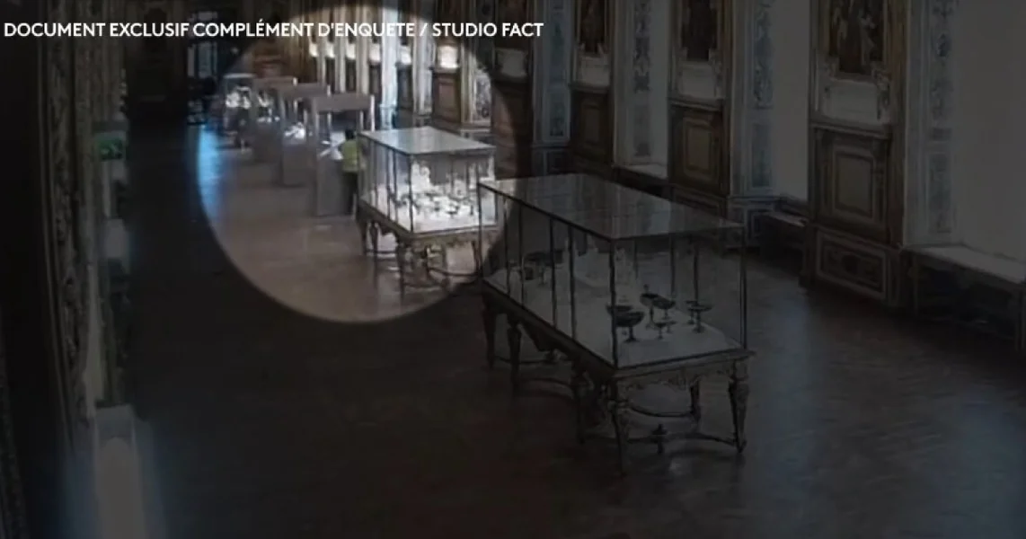 Nove spektakularne snimke pljačke Luvra: Kamere za nadzor unutar muzeja su zabeležile lopove u trenutku krađe